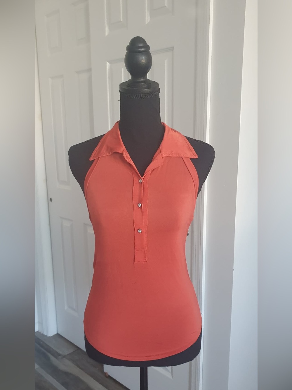 *Motivi Made in Italy* Sleeveless Collared Tank Top in Burnt Orange